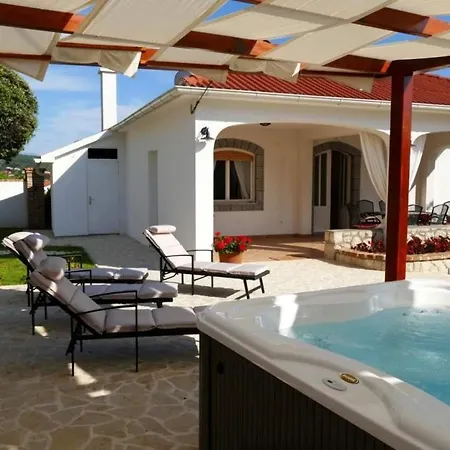 Dom wakacyjny Seaside Family Friendly House With A Swimming Pool Barbat, Rab - 22081 *