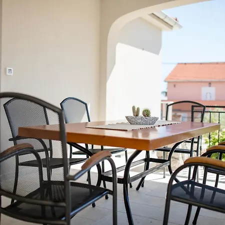 Seaside Family Friendly House With A Swimming Pool Barbat, Rab - 22081 Case de vacanță Rab Town