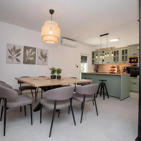 Seaside Family Friendly House With A Swimming Pool Barbat, Rab - 22081 Case de vacanță *